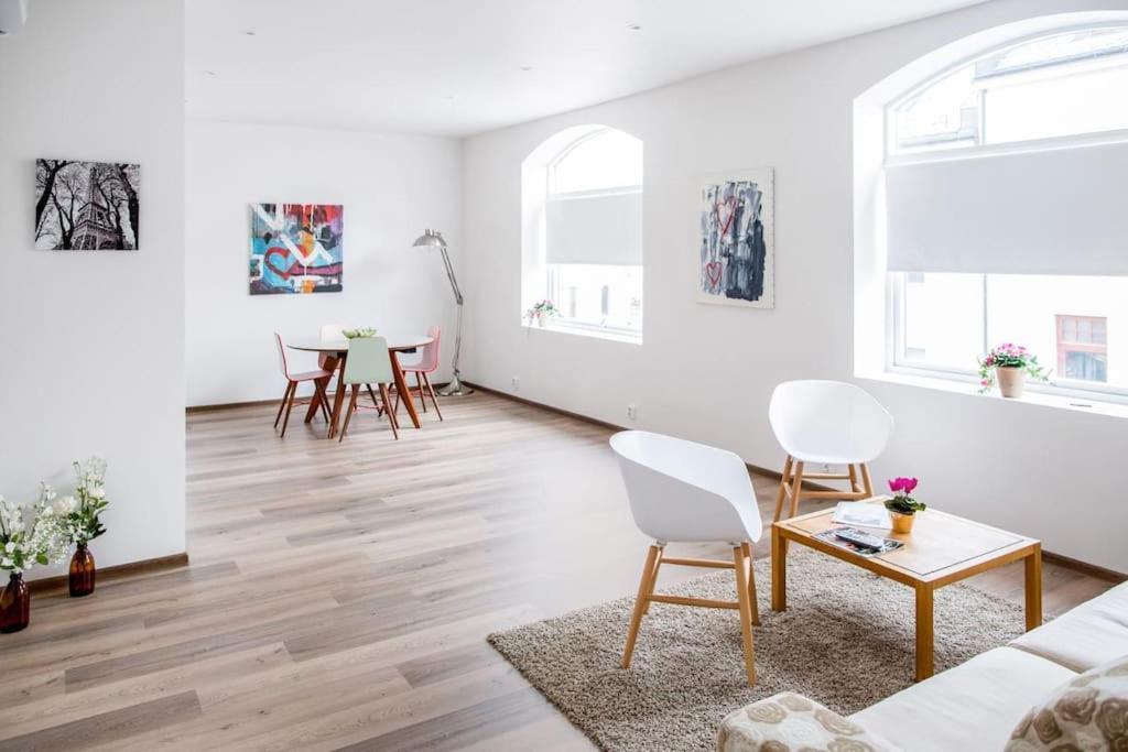 Free Parking Space, 2 Bed Room, Short Walk To Brosundet Олесун Екстериор снимка