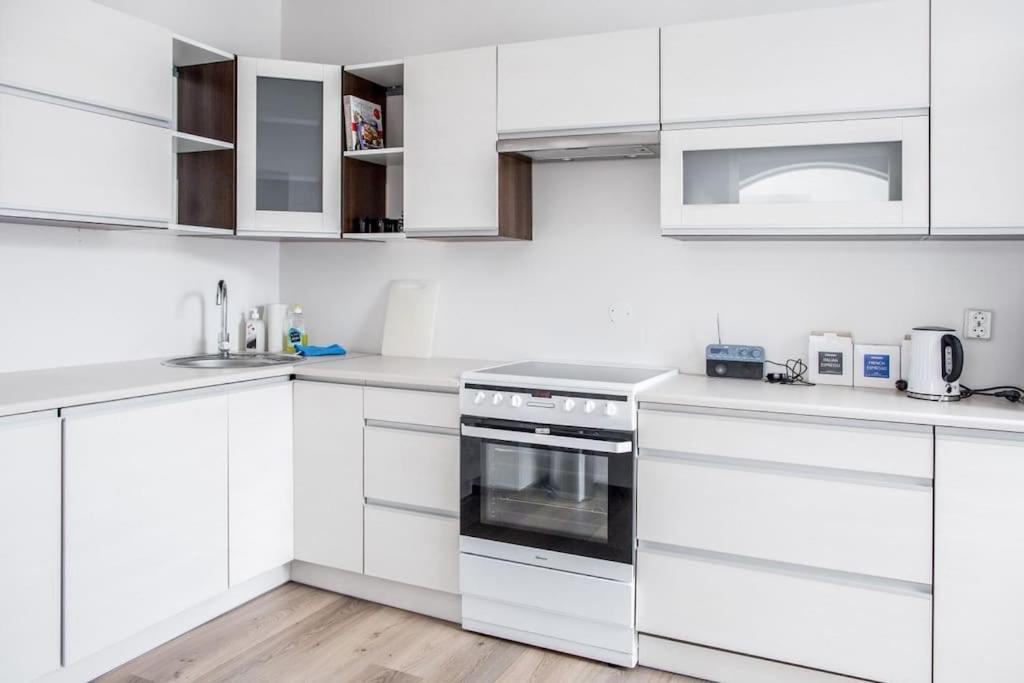 Free Parking Space, 2 Bed Room, Short Walk To Brosundet Олесун Екстериор снимка