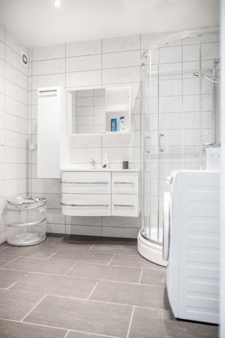 Free Parking Space, 2 Bed Room, Short Walk To Brosundet Олесун Екстериор снимка